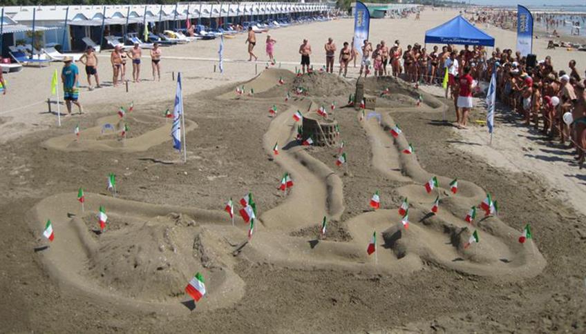 Giochi da spiaggia, con sabbia e acqua. Giochi da spiaggia, con sabbia e acqua.